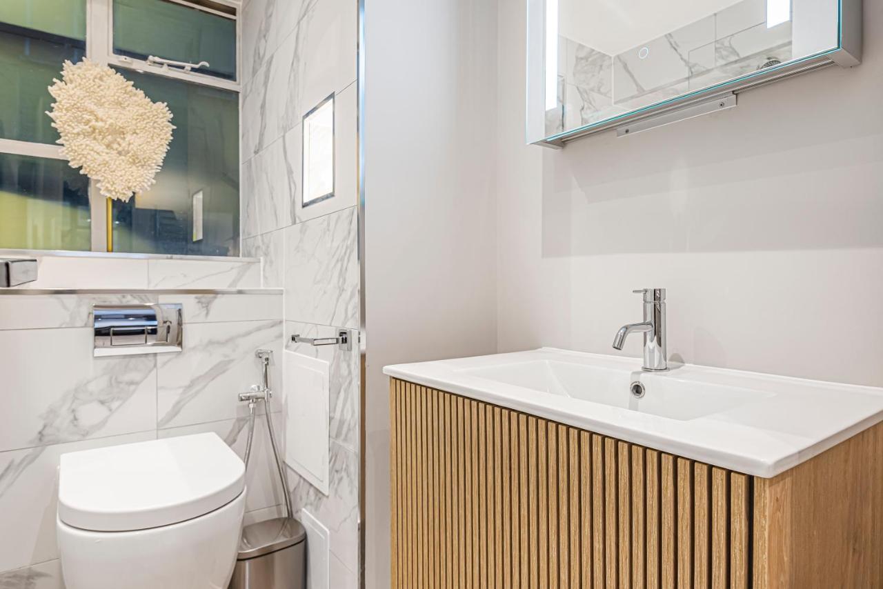 Luxury 2 Bed In Knightsbridge Opposite Harrods *