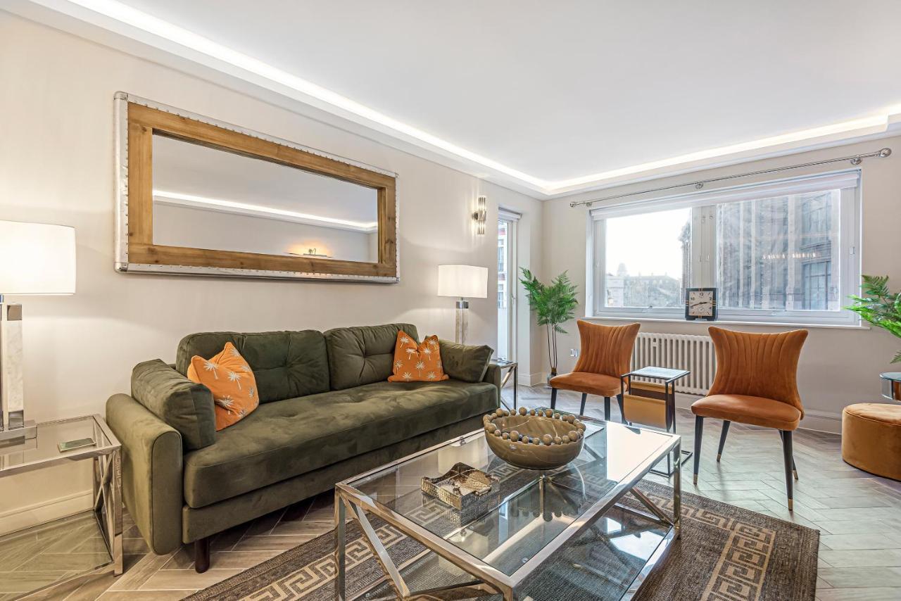 Luxury 2 Bed In Knightsbridge Opposite Harrods London